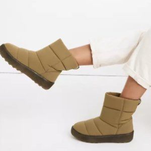 COPY - Madewell Toaster Puffy Boots in Olive